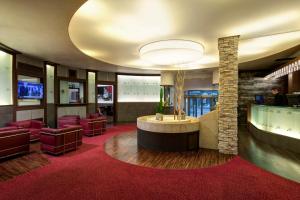 a lobby with a waiting area with red carpet at Best Western Gorizia Palace in Gorizia