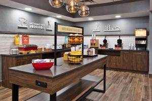 a store with a counter with food on it at Hampton Inn & Suites Lady Lake/The Villages in The Villages