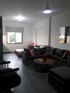Studio In Dbayeh In A Prime Location, Wifi, 38sqm的休息区