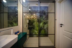 a bathroom with a shower with a glass door at Maya's Flats & Resorts 34 - Chmielna 73 in Gdańsk