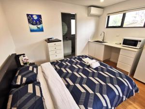 a small bedroom with a bed and a sink at Ermihome Studio in Sydney