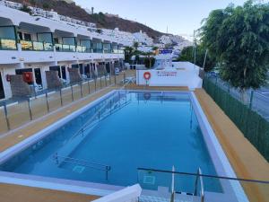 Bazén v ubytovaní Apartamentos Florida Gran Canaria Adults Only alebo v jeho blízkosti + 15 fotografií