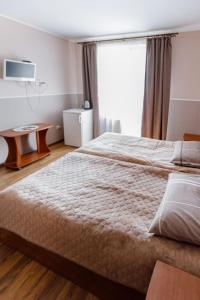 Ліжко або ліжка в номері Готель Едельвейс