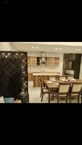 a kitchen and dining room with a table and chairs at شاليهات ورد المساء in Taif