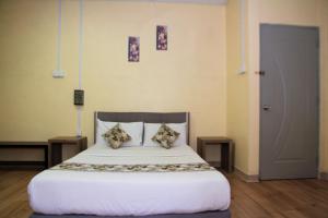 Postel nebo postele na pokoji v ubytování Myra Hotel Mersing + 35 fotografií