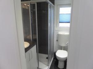 a small bathroom with a toilet and a sink at Vakantiepark Camping de Peelpoort in Asten-Heusden