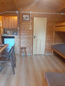 Galeriebild der Unterkunft Zielony Zakątek domki i pokoje 661-038-537 in Polańczyk + 31 Fotos