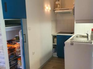 A cozinha ou cozinha compacta de Appartement Saint-François-Longchamp, 3 pièces, 6 personnes - FR-1-635-71