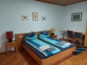 a bedroom with a bed with blue sheets and blue pillows at Mariazell Salza Haus in Gusswerk