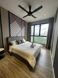a bedroom with a large bed with a ceiling fan at [Sky Infinity Pool] Modern Suite @ Mid Valley KL in Kuala Lumpur
