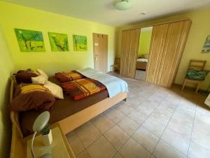 a bedroom with a bed in a room at Ostseehuus Apartment I in Steinbergkirche