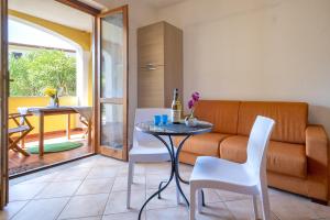 Posezení v ubytování Villa a schiera baia mimose + 17 fotografií