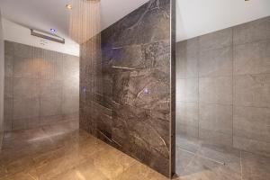 Koupelna v ubytování Thermal-Badhotel Kirchler
