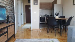 Kuhinja ili čajna kuhinja u objektu Apartman Iris