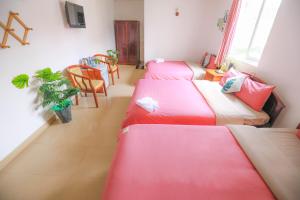 Postel nebo postele na pokoji v ubytování Pearl Wealth Dalat Hotel