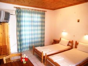 A bed or beds in a room at Climati Studios