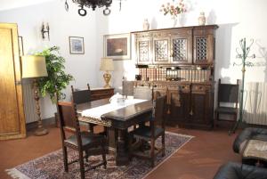 a dining room with a wooden table and chairs at Anacleto in Collodi