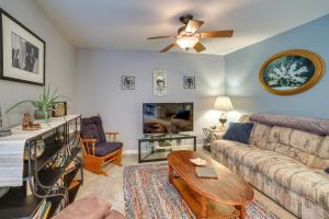 A seating area at Peaceful Ishpeming Retreat Walk to Deer Lake