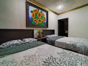 Postel nebo postele na pokoji v ubytování Hostal Ixchel - WiFi, Hot Water, AC, in Valladolid Downtown