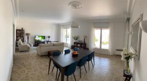 Istumisnurk majutusasutuses Haute Vue - Luxury Villa - Private Pool & Panoramic View