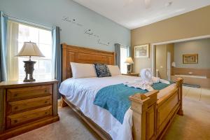 a bedroom with a large bed and a window at Happy Planet II in Davenport +80 photos