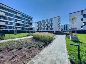 a walkway in front of two buildings at Nowoczesny Apartament w okolicy Tauron Areny in Krakow