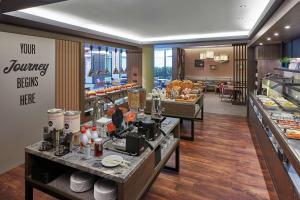 A restaurant or other place to eat at Hampton by Hilton Berlin City West