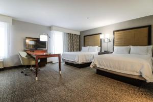 Hampton Inn Brighton Mi客房内的一张或多张床位