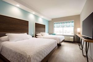 Tru By Hilton Cedar Rapids Westdale客房内的一张或多张床位