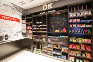 Supermarket nebo jiné obchody v  hotelu nebo okolí