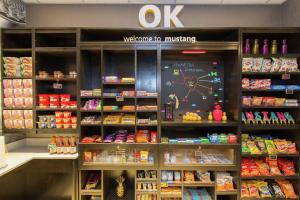 Supermarket nebo jiné obchody v  hotelu nebo okolí