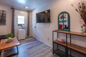 a living room with a table and a mirror at Cozy Condo 2BDR MTL Downtown- 4410 in Montreal