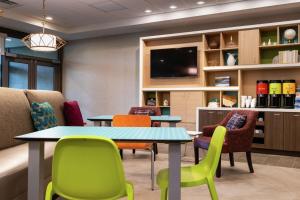 Home2 Suites By Hilton New Albany Columbus的电视和/或娱乐中心