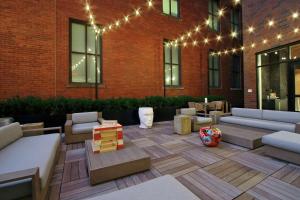 Posezení v ubytování Canopy By Hilton Columbus Downtown Short North