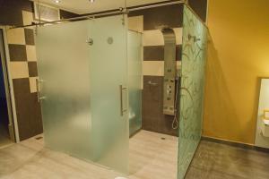 a bathroom with a shower with a glass door at El Secreto in Comodoro Rivadavia