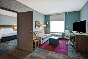 Home2 Suites By Hilton Shreveport客房内的一张或多张床位