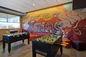 Herní místnost v ubytování Tru By Hilton Fort Worth Fossil Creek