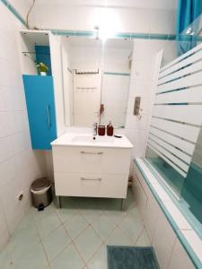 Gallery image of Appartement avec 3 chambres 80m2 plein sud in Marignane +12 photos