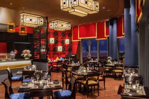 Hampton by Hilton Marjan Island餐厅或其他用餐的地方