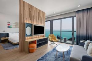 Hampton by Hilton Marjan Island的休息区