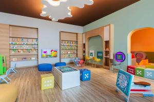 Hampton by Hilton Marjan Island的儿童俱乐部