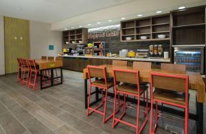 Kuchyň nebo kuchyňský kout v ubytování Home2 Suites By Hilton Grove City Columbus