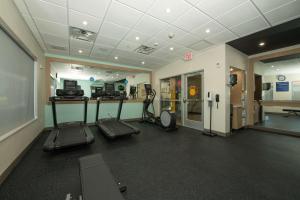Fitness centrum a/nebo fitness zařízení v ubytování Tru By Hilton The Colony