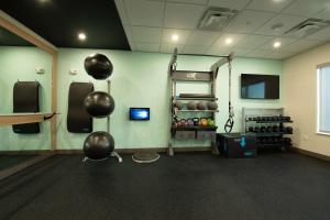 Fitness centrum a/nebo fitness zařízení v ubytování Tru By Hilton The Colony