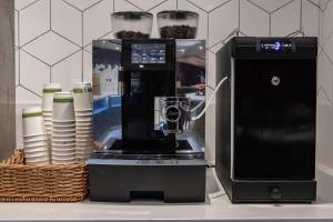 DoubleTree by Hilton London Elstree的咖啡和沏茶工具