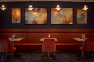 DoubleTree by Hilton London Elstree的休息区