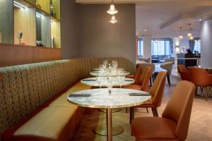 DoubleTree by Hilton London Elstree的休息区