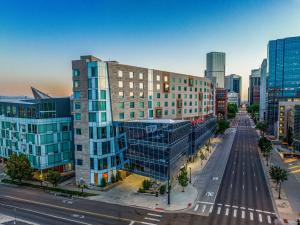 丹佛The Art Hotel Denver, Curio Collection by Hilton的城市建筑的鸟瞰图