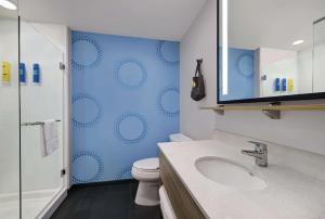 Koupelna v ubytování Tru By Hilton Tukwila Seattle Airport, Wa + 22 fotografií