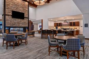 מסעדה או מקום אחר לאכול בו ב-Homewood Suites By Hilton Eagle Boise, Id
